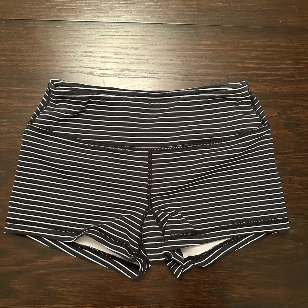 Savage Barbell Booty Shorts size XS